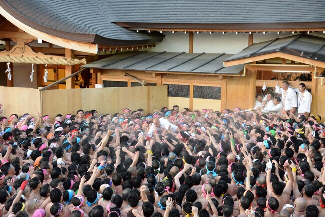 稲沢市で春の訪れを告げる、約1250年の伝統神事「国府宮はだか祭」