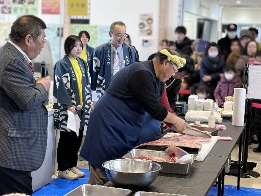 大好評につき追加開催決定！迫力満点「30kg本マグロ解体ショー」を道の駅あがので実施