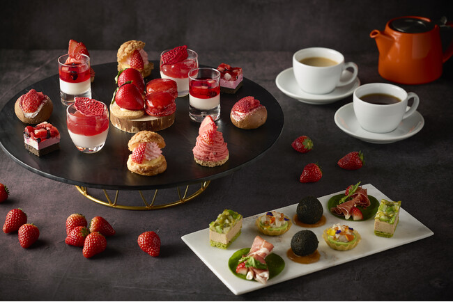 【スカルペッタ東京】艶やかな赤が、春を彩る「Spring Strawberry Collection」　アフタヌーンティー＆シャンパン・フリーフロー付きコース2026年3月スタート