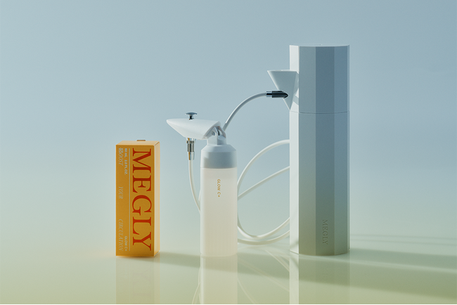 瞬感、くすみ*¹がパッと晴れる。水光めぐり肌*²へ。「MEGLY GLOW C+（グロウ シープラス）」リニューアル発売。