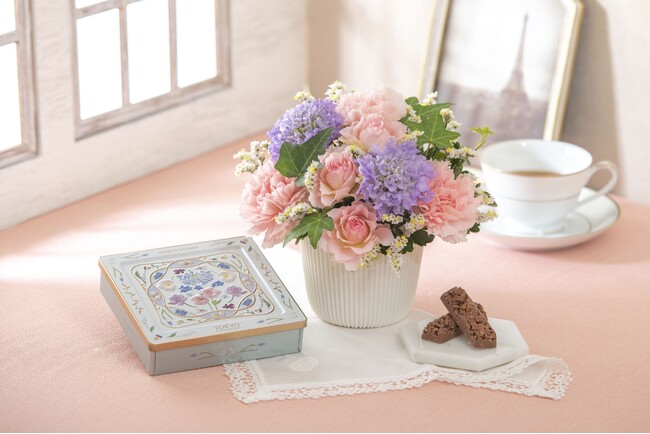 『東京フラワーブーケ』×日比谷花壇、好評につきコラボ第2弾の新作「花柄缶」が誕生！東京土産ブランドに花柄サービス「花屋さんのお花柄」を提供。