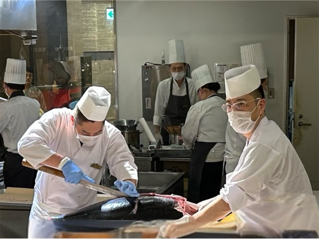 ＼6日間限定！見て楽しい！食べて感動！／本マグロ解体ショー開幕！