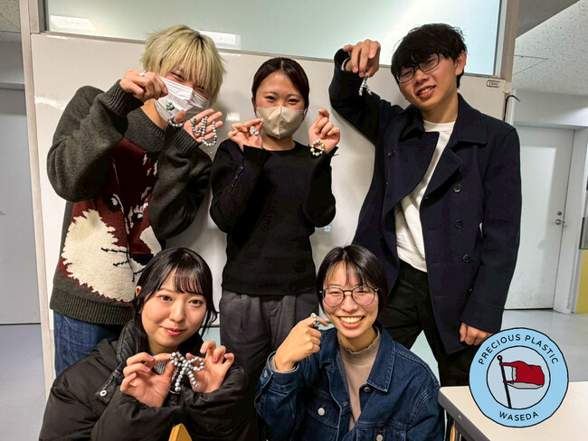 早稲田大学×唐津南高校、回収ペットボトルキャップを“身につけるアップサイクル”へ