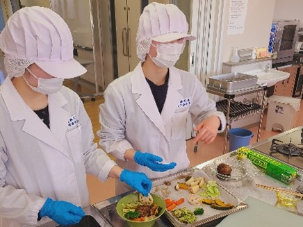 【広島国際大学】おいしく健康的なカレー2種 医療栄養学科学生が考案