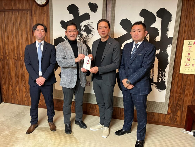 いわきFCのサポーターの皆さんからお寄せいただいた浄財をいわき市へ！誠和梱枹運輸プレゼンツマッチ～海ごみゼロDAY～チャリティ贈呈