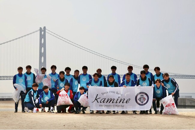 FC BASARA HYOGO トップチームが明石市・大蔵海岸にてオーシャンクリーン活動を実施