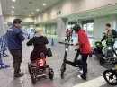 特定小型を試乗する様子