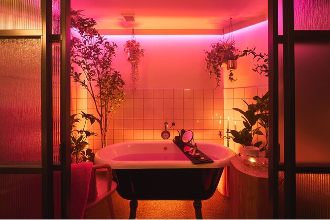 【LUSH SPA】”没入型”入浴体験：新メニュー「Love in Rose」開始