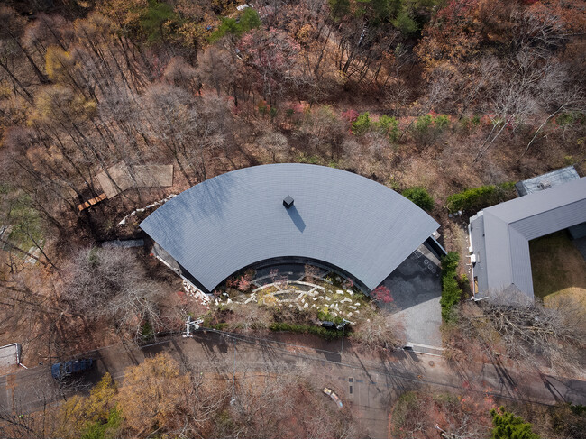 神谷修平＋カミヤアーキテクツ　地形と呼応する円弧型住居「THE CONE」国際的デザイン賞『FRAME Awards 2025』HOUSE部門GOLDを受賞