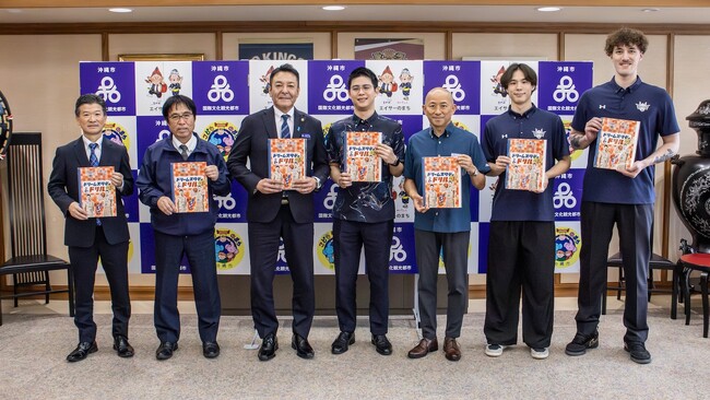 沖縄市内の小学校3年生全員へ「ドリームスタディドリル」を寄贈