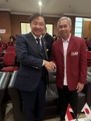 握手を交わす二人 握手を交わす二人