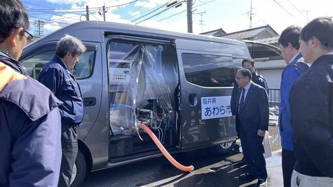 【北陸初】狭い道路も走行可能な“バンタイプ車両一体型給水車”を導入