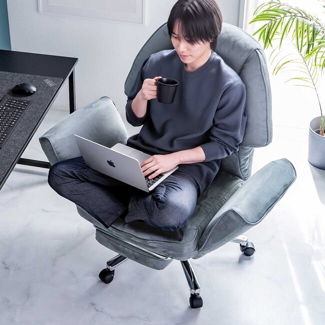 オットマン内蔵！135度リクライニングチェアを発売