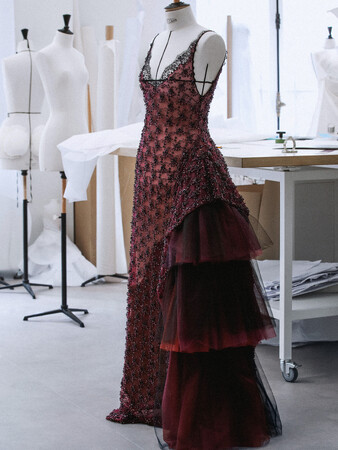 【Dior】「第32回アクター賞」授賞式でミア・ゴスが纏ったドレスのサヴォワールフェールを公開
