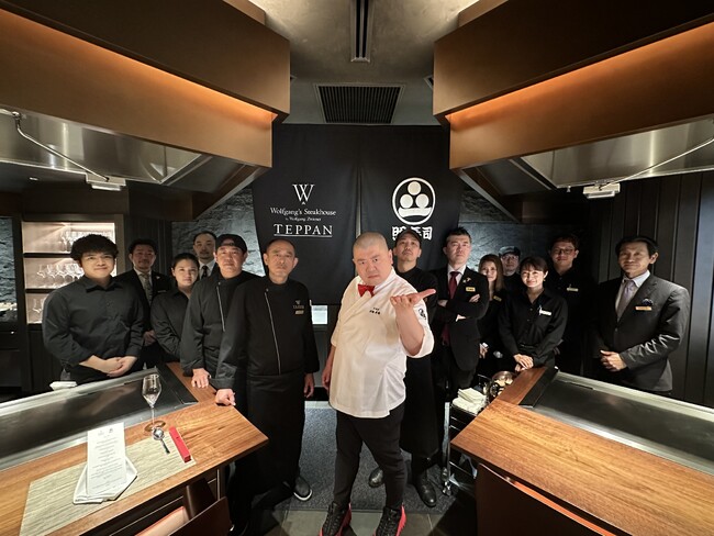 「ウルフギャング・ステーキハウス TEPPAN」“寿司劇場”「照寿司」とのコラボイベントを開催