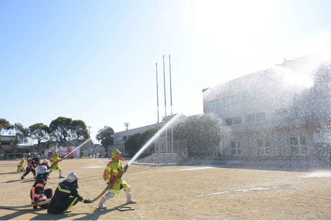命を守る、火を消す、いざという時の行動を消防訓練で学ぶ!~豊橋市高師校区住民ら70人が参加~