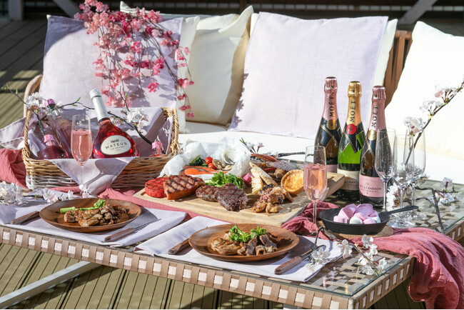【新横浜プリンスホテル】ルーフトップでお花見気分のバーベキュー!桜にちなんだ食材を堪能!「さくらBBQ」を販売
