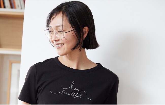 2026年 国際女性デーに向け、ピープルツリーが「I am beautiful」メッセージTシャツとミモザアイテム発売