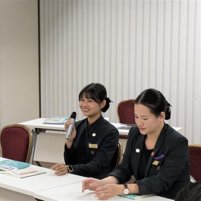 外国籍社員に向けた日本語研修で俳句づくりに挑戦