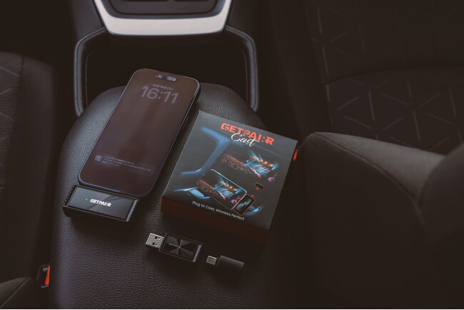 出発前はもっとスムーズに、待ち時間はもっと自由に。Wireless CarPlayとワイヤレス画面投影を1台にした GetPairr Mirror Cast、24%OFF＋クーポン併用で1万円台に