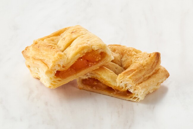 「お店で焼いた アップルパイ」が3月17日（火）より順次登場！りんごの果実感とバター香るサクサク食感を手軽に楽しめます！