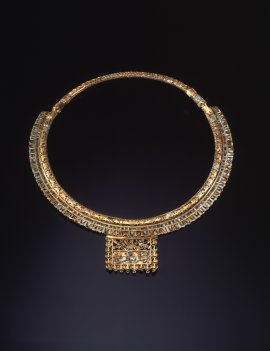ペンダント付トルク　アケメネス朝ペルシア　前4世紀　MIHO MUSEUM蔵