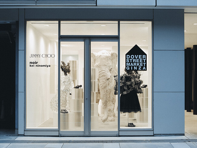JIMMY CHOO、noir kei ninomiyaとのコラボレーションを記念してDOVER STREET MARKET GINZAにてインスタレーションを開催