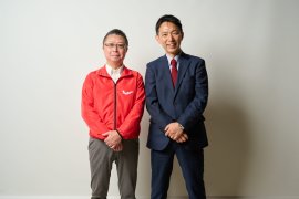 左側:浜野慶一氏 右側:八幡業務部会長 左側:浜野慶一氏 右側:八幡業務部会長