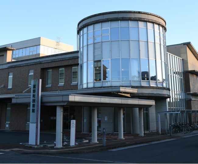 菰野町図書館と四日市工業高等学校による読書推進プロジェクト「移動式本棚のお披露目会」を開催します!