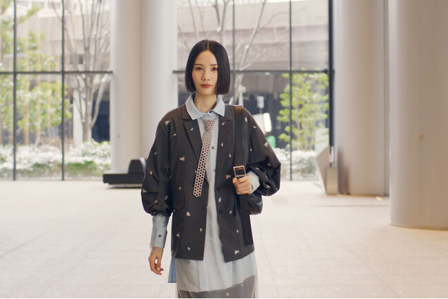 LEPSIMが自分らしく輝きたいすべての女性に贈るON/OFFシーンで活躍する「イマイキ」なオフィスラインの春ビジュアルを3月18日（水）に公開！