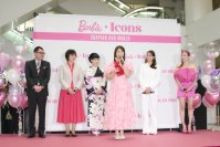 実践女子大学で世界的ブランド「バービー」の新アワード授賞式が初開催されました。プレゼンターの木島理事長が「バービーのような姿を見せ続けてほしい」と期待寄せ