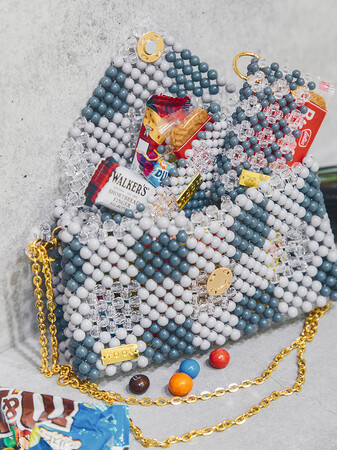 TOOS × URBAN RESEARCH KYOTOショップのアイデンティティを象徴する、ソリッドなグレーを投影したカプセルコレクション