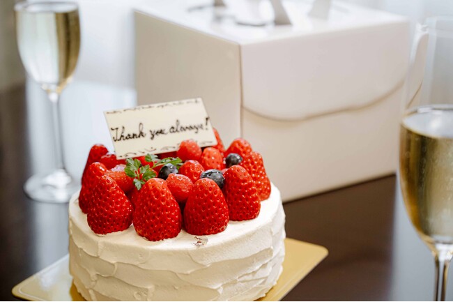 【東京ステーションホテル】ご自宅でもホテルの美味しさを堪能！お祝いや記念日にロビーラウンジ テイクアウト・ホールケーキのご案内