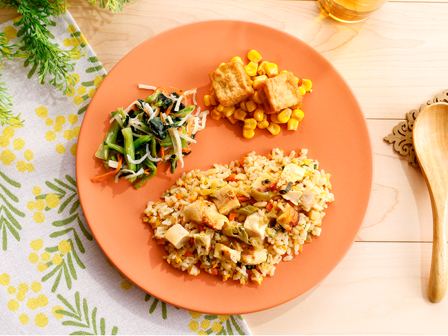 グリルチキンに高菜がアクセントの「ゴロゴロ具沢山高菜チキンピラフ」が3月24日(火)に新登場