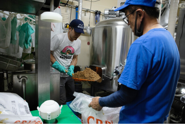 【東海初】カレーパンGP金賞の移住者パン職人×クラフトビール界のレジェンドによる究極の「パン飲み」！アップサイクルのパン屋「かまどパン」が3/29にオープン