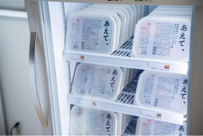 味の素(株)、冷凍弁当「あえて、(R)」のオフィス展開で置き型社食(R)サービスの株式会社OKANと協業