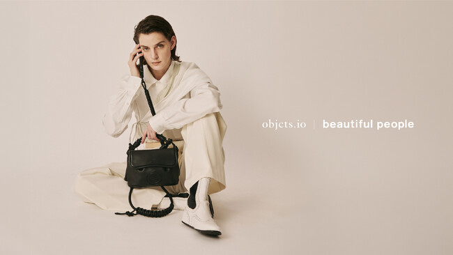 【objcts.io】beautiful peopleとのコラボレーションコレクションを発表。黒電話やヘッドフォンをモチーフにしたバッグ・iPhoneアクセサリー計3型を展開。