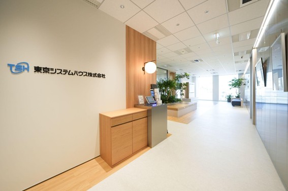 「わが社の伝統と革新」──一期違いの同志が切り開く未来。北村悟志と比毛寛之が語るゴルフとCOBOLから広がるDXの最前線