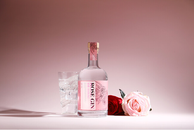 国産バラと14種のボタニカルのジン「ROSE GIN 春葵 -HARUKI-」を販売開始