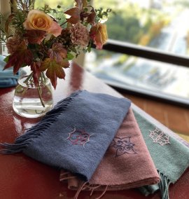 アイヌ文様刺繍入りSHOKAYヤクウールスカーフ アイヌ文様刺繍入りSHOKAYヤクウールスカーフ