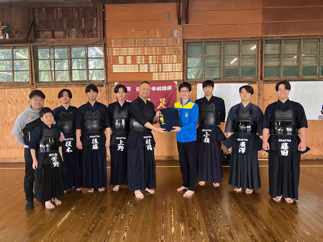 当社剣道部がウクライナ剣道連盟へ剣道具・剣道着を寄贈しました