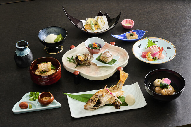 北陸の高級魚「のどぐろ」を、3種の異なる愉しみ方で。塩焼きから、極上の“ごま出汁茶漬け”まで味変を楽しむ珠玉の「のどぐろ会席」が期間限定で登場。