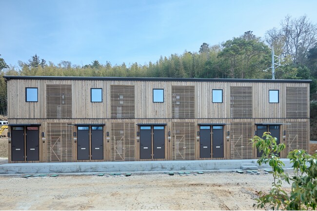島根県海士町に「ボックスユニット工法」を用いた二階建および平屋の単身者向け居住施設（計15戸）が完成