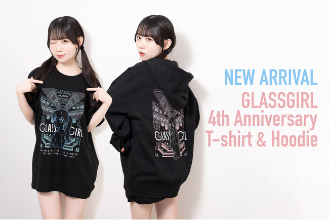 日本一ピュアなアイドルWEBマガジン「ガラスガール」。オープン4周年の記念Tシャツ＆フーディー販売開始！　モデルはカバーガールの“大喜利”でブレイク中の新居歩美！