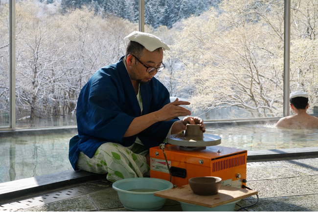 【山形・置賜】貸切浴室の中で陶芸体験！？絶景『白川湖 白の水没林』を望みながら作る唯一無二の陶芸体験！