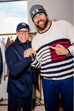 トミー ヒルフィガーは、アメリカンフットボール界のアイコンであるトラビス・ケルシ―(Travis Kelce)をグローバル・ブランドアンバサダー兼クリエイティブ・コラボレーターに迎えます