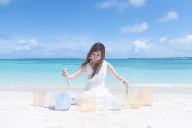 睡眠ウェルネスブランド「nemcaro」、葉山で体験型リトリート開催。クリスタルボウル奏者 Yasumi による “音浴” 体験