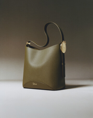 【Dior】新作「ディオール メダリオン」バッグ