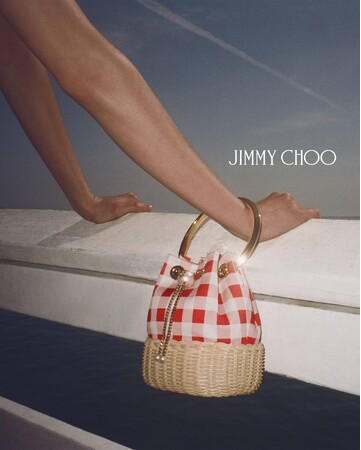 JIMMY CHOO、リヴィエラ 2026 カプセルコレクションのキャンペーンを公開