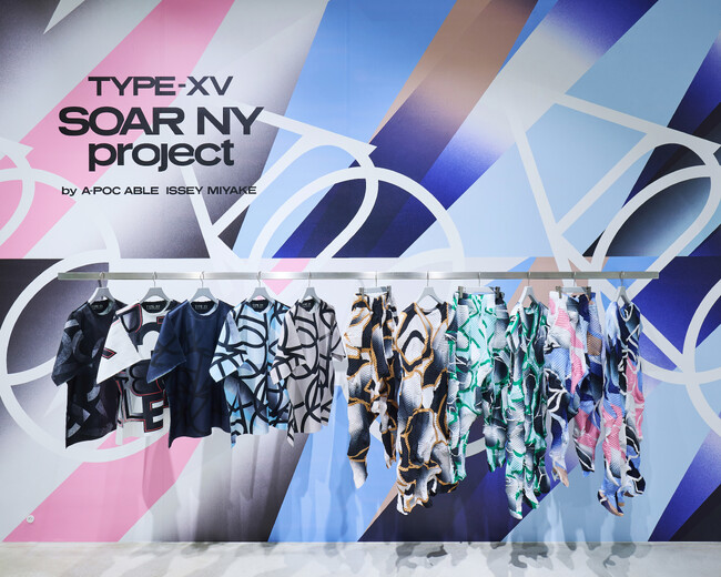 A-POC ABLE ISSEY MIYAKEと、ニューヨーク・ブルックリン発のデザインスタジオSOAR NYが挑む「衣服とグラフィックデザインの新境地」